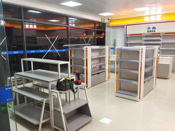 中化石油便利店货架.jpg